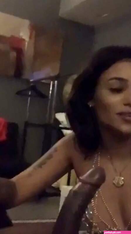 Whats the names of these two ebony Latina girls with jewelry giving a blowjob to a BBC 3 replies 1155196