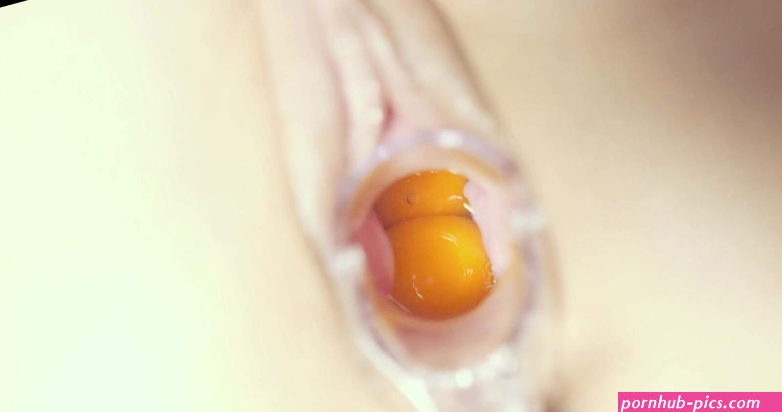 Egg yolk in pussy