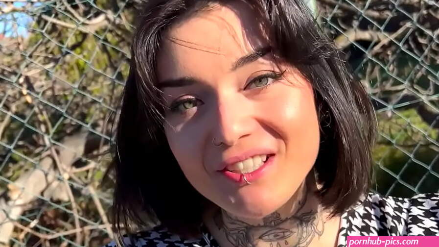 Une amatrice brune salope française se fait sodomiser