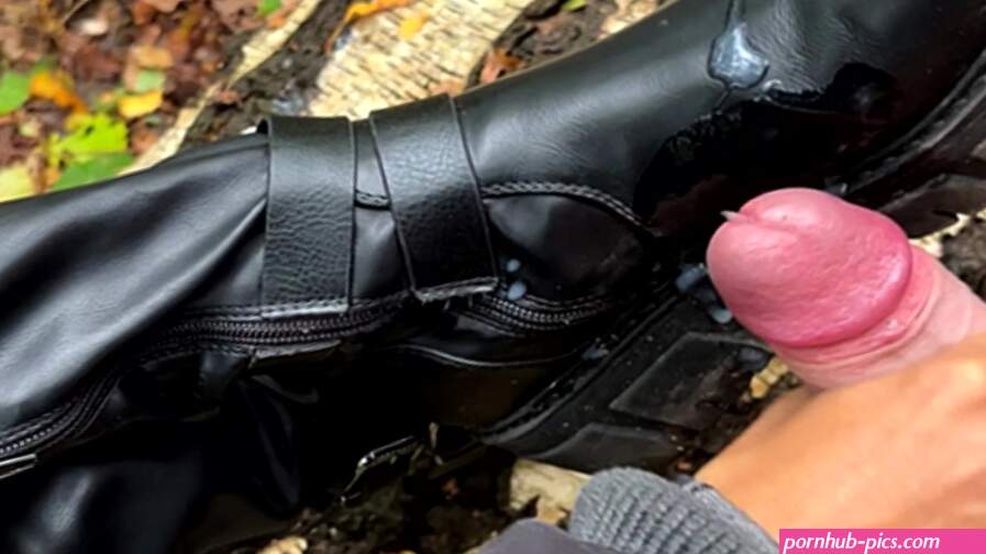 Hot Latina gets Boots covered in CUM during hike OutdoorPublic