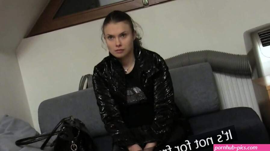 PublicAgent Jobless amateur sucks and fucks for a job