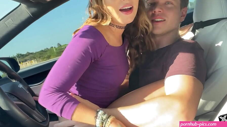 Petite Amateur Fucked In Car While Driving