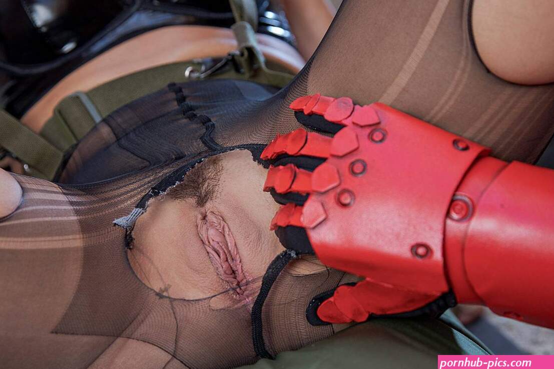 Metal Gear Solid VR Cosplay with Alyssa Reece