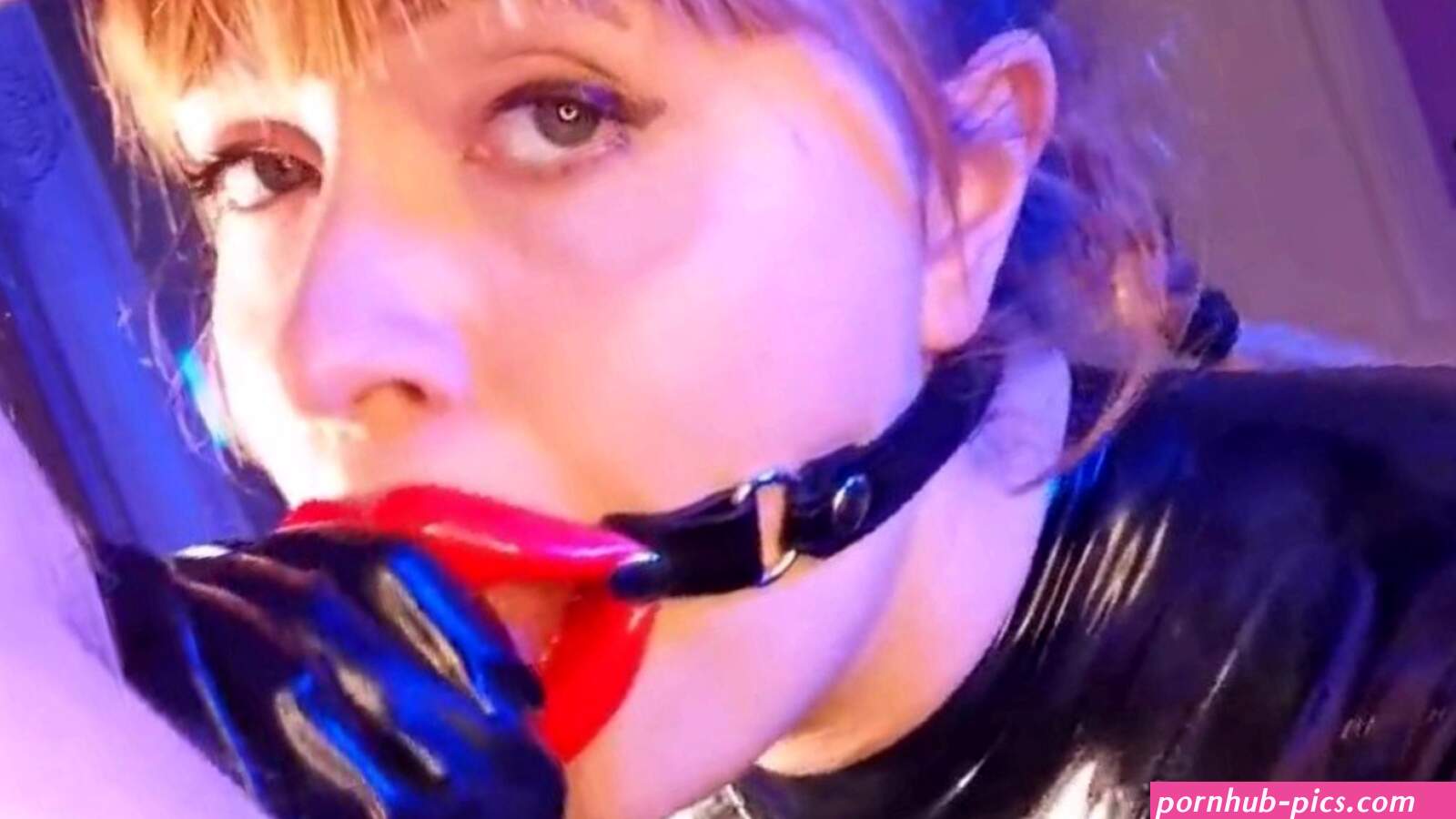 Latex Blowjob Newest:Page 1