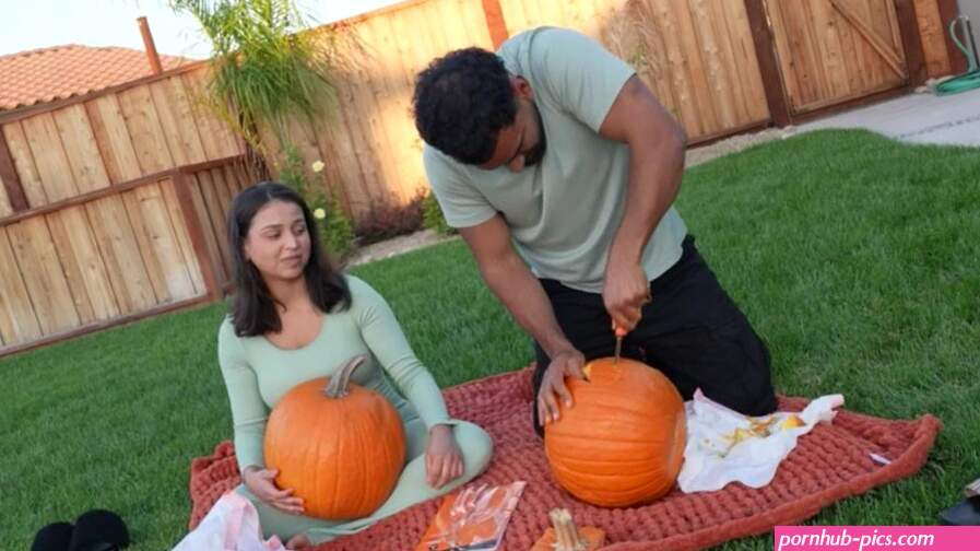 Taliya Sucking Gustavo Wearing A Pumpkin Onlyfans Ppv Leaked Video