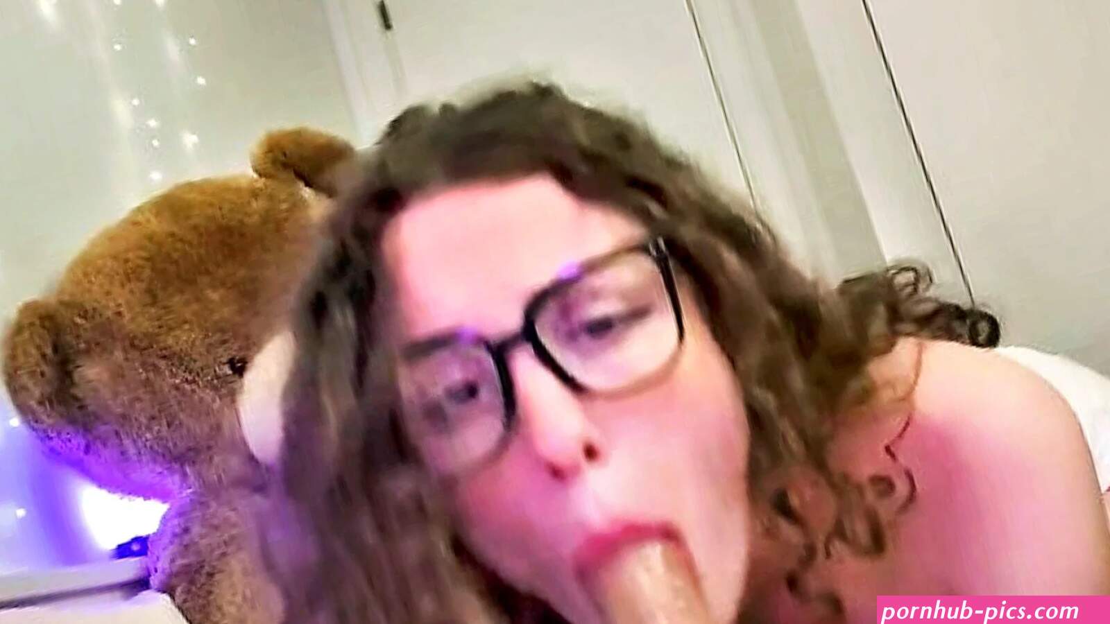 Lovelilah Glasses Brunette Dildo Suck JOI