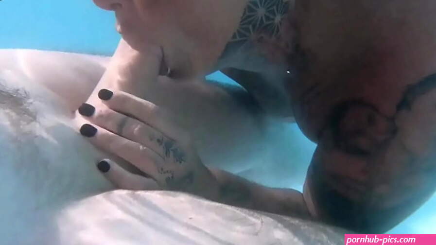MFF Public Pool Underwater Blowjob and threesome promo