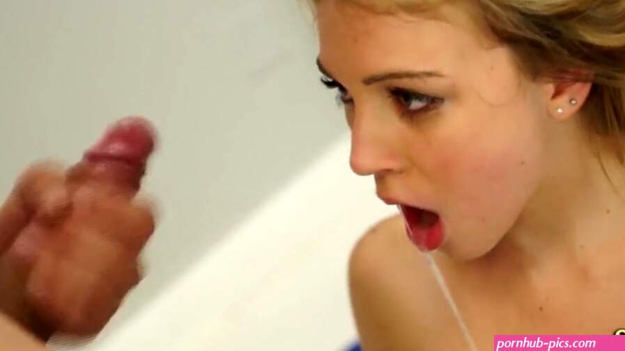 Naked yoga student gives deep blowjob at the studio