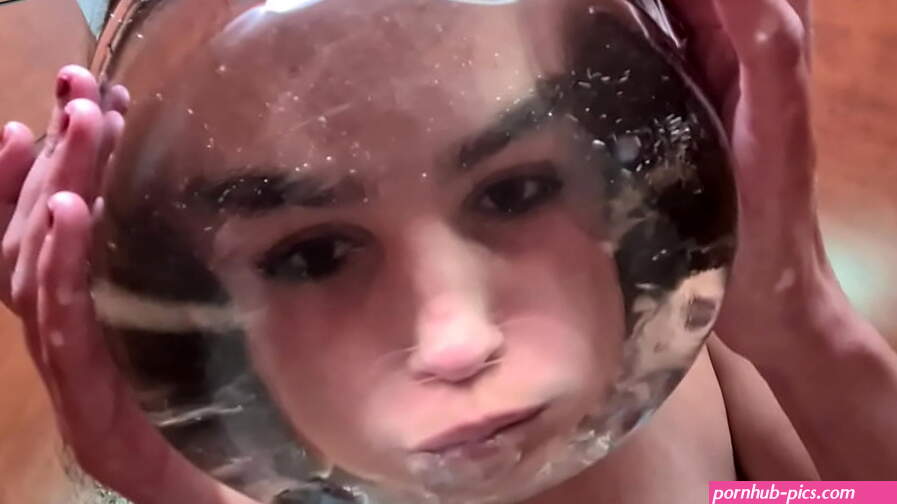 Pisswhore swallows her own piss after washing her face with it