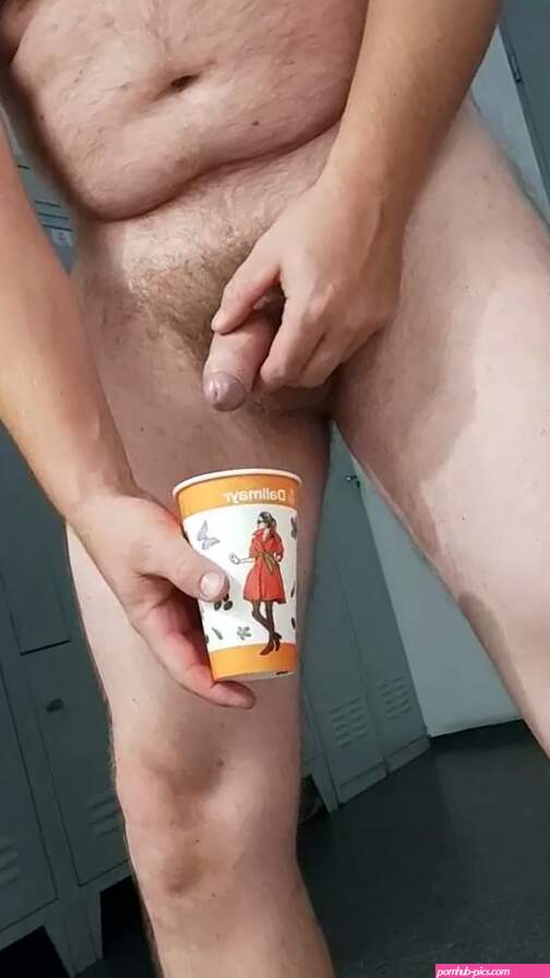 VID399 I masturbate and drink my own piss 3min