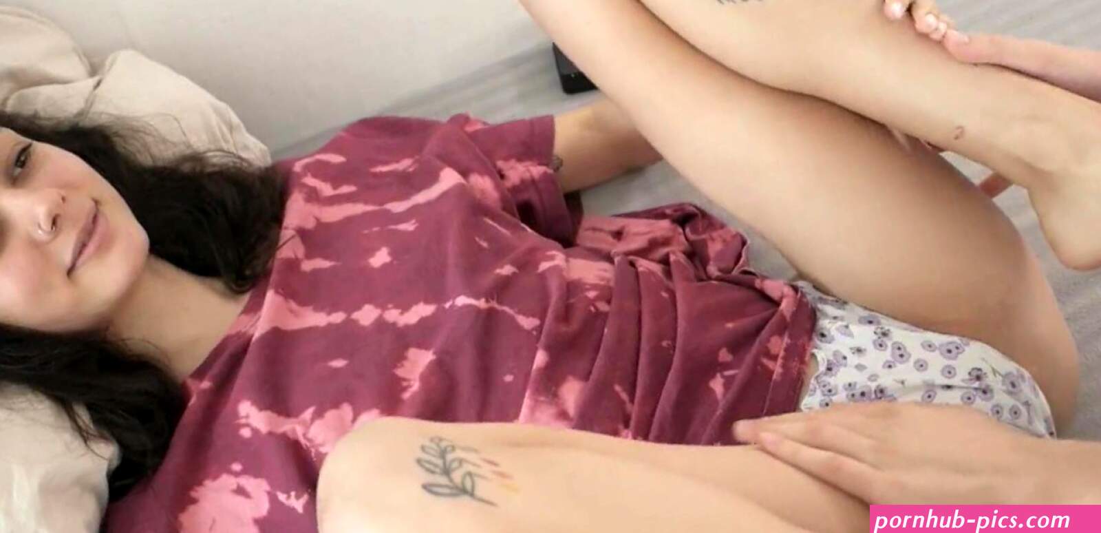 18yo Perfect Pussy Makes him Cum