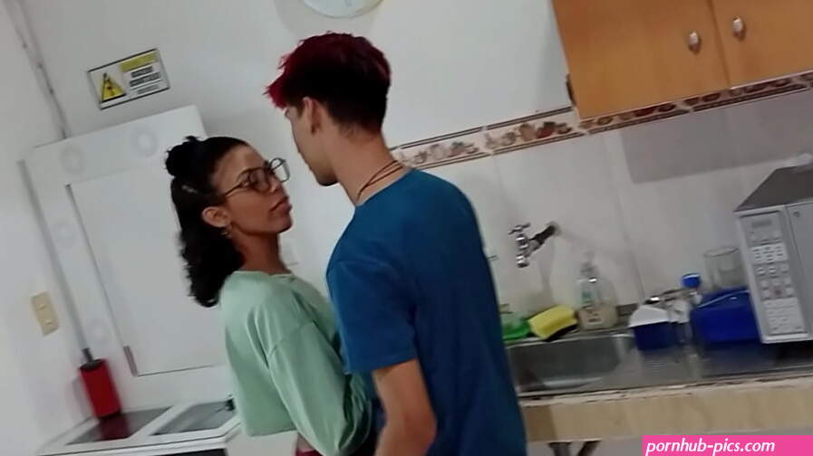 que rico es follarme a mi hermanastro porno en espanol