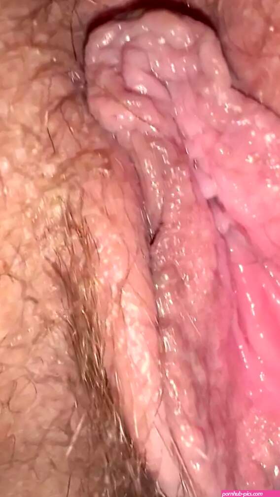 Amateur Wifes Drooling Pussy and I Eat all the Drool Fucked Her Wet Hairy Cunt and it Drips the Pussy Juices Over My Dick