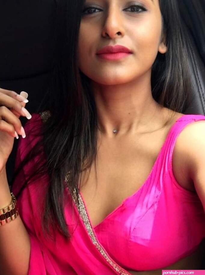 ifb followback followforfollow desi indian selfie sexy hot boobs cleavage tight dress downblouse redlips lipstick bra lace busty sideboob saree sareeblouse makeup TrapaDriveGain