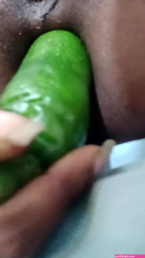 Anal mit Zucchini von Sexy Cloey: Essen Anale Masturbation Nahaufnahme Solo Porno Video