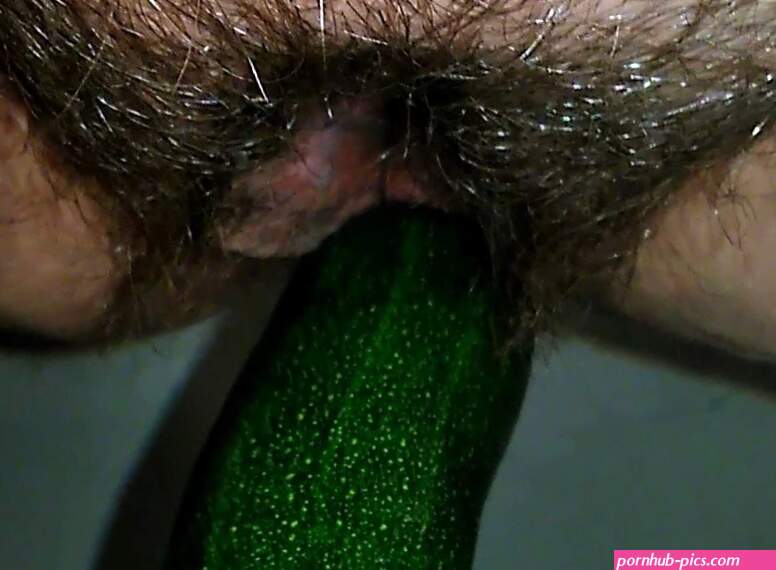Zucchini Fuck: 9 Nude Pics