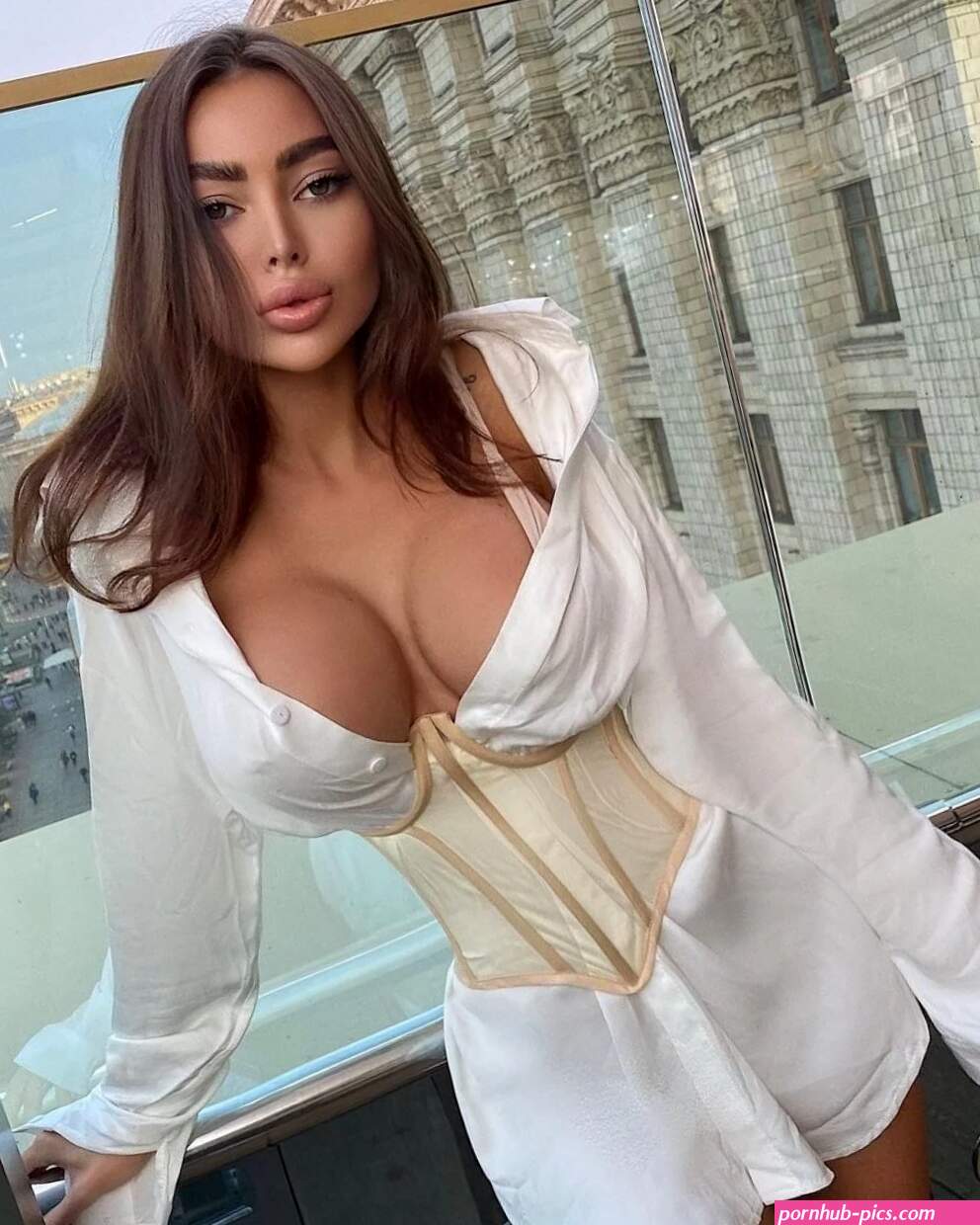 Alena Omovych alenaomovych