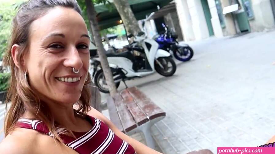 I meet my favourite amateur pornstar in the street and we fuck