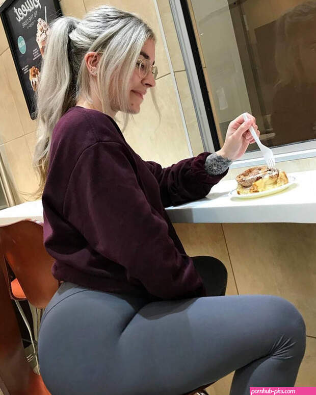 Big booty eating desert by ninaring on DeviantArt