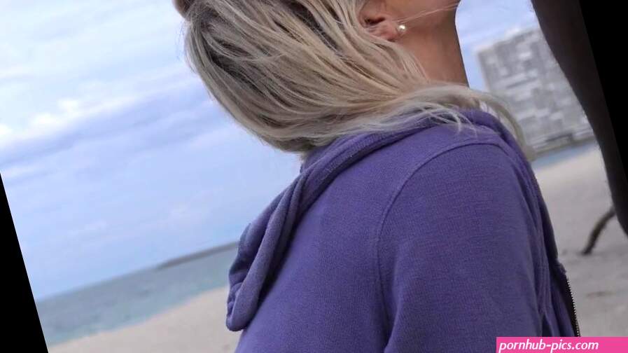 Public Beach BlowJob
