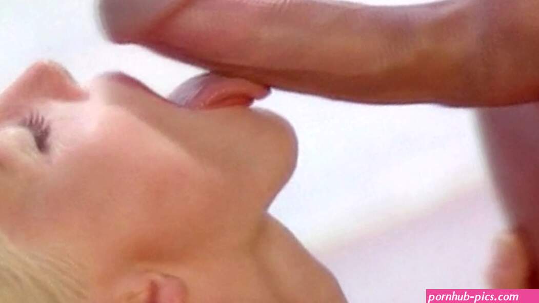 Super sensual retro beach blowjob