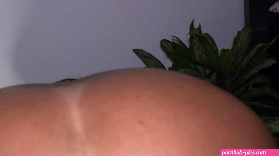 POV la reina del squirt anal vuelve hacerlo! Después de dejar su culo boquiabierto y saciar su sed.