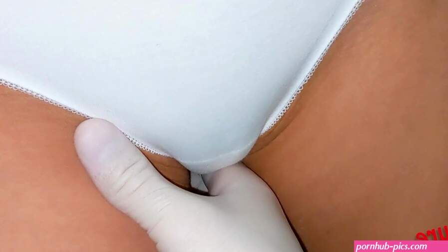 Doctor... my pussy hurts... can you help me please ???