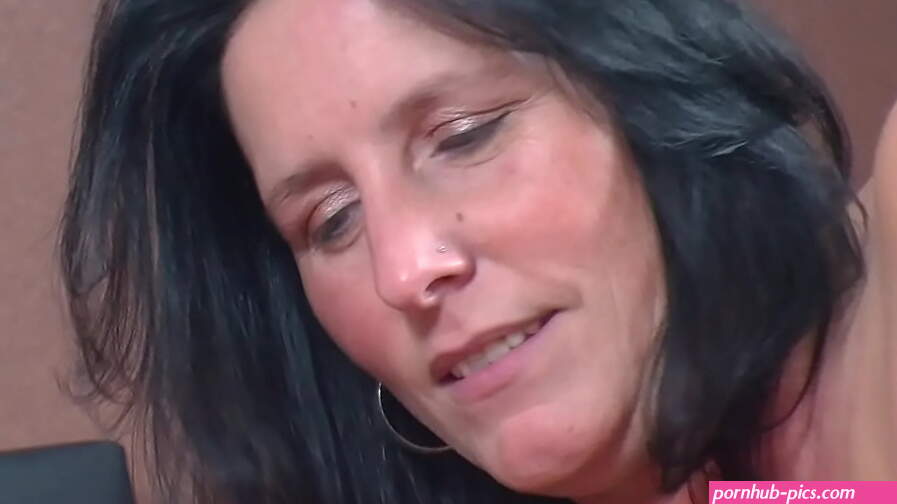 German Wife dont linke anal but she try it at casting