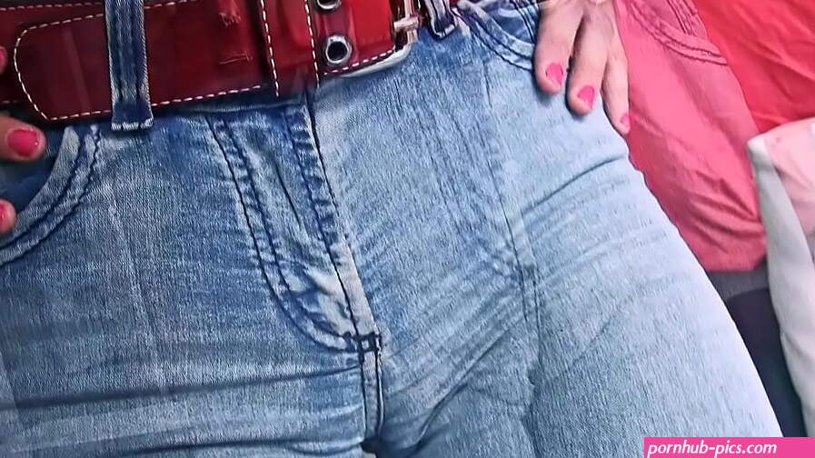 Cameltoe Jeans Perfect Body Latina! Ass Tits Pussy! Amazing!