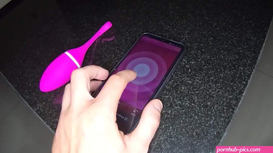 Tester un nouveau jouet sexuel