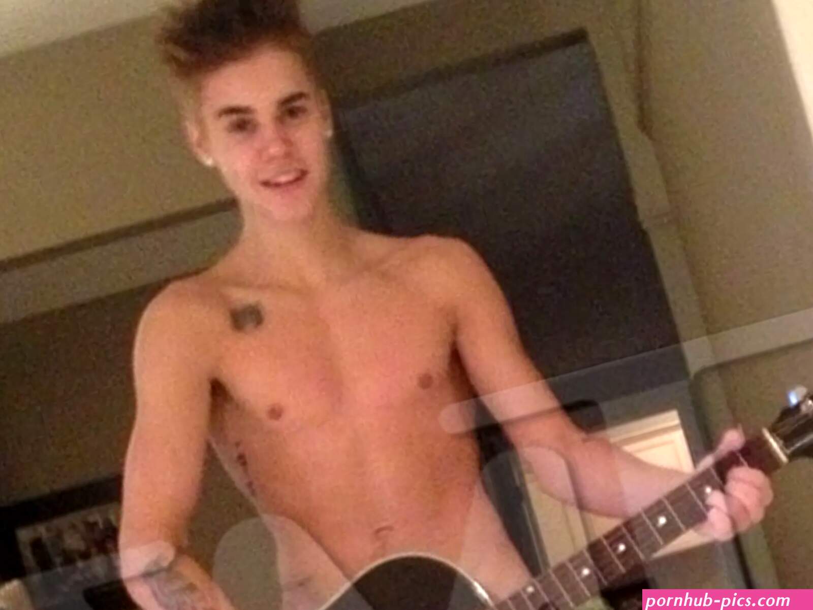 Justin Bieber NAKED -- Its My Dk In a Guitar! Photos
