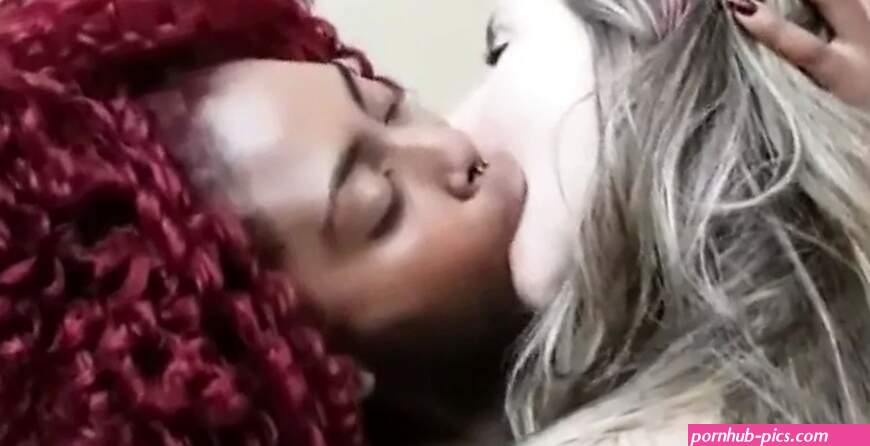 Girls kissing fourway watch online