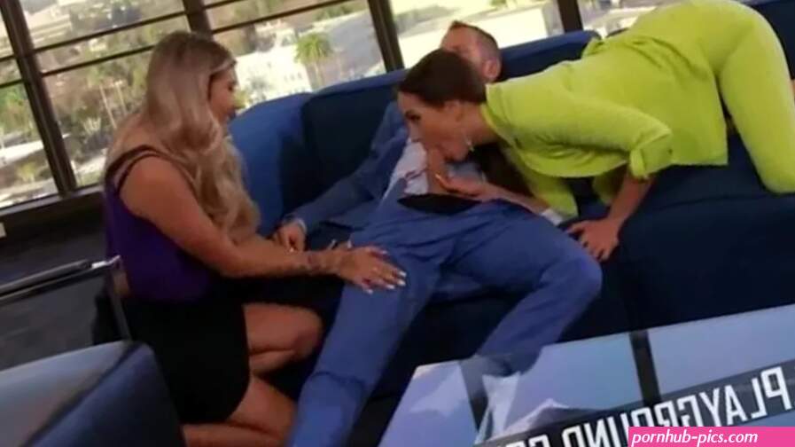 The meeting between boss and secretaries ends in a porn t...