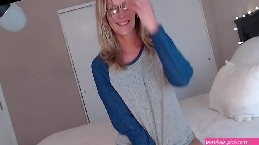 Milf With Sexy Feet and Soles