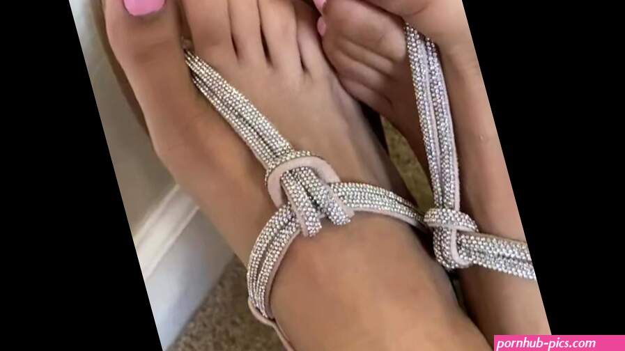 Latina Milf Sexy Feet In Sandals