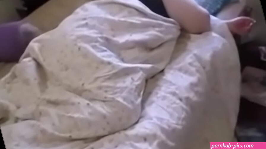 Husband Wakes Wife From Nap Then Fuck Her Pussy Loud orgasm Creampie