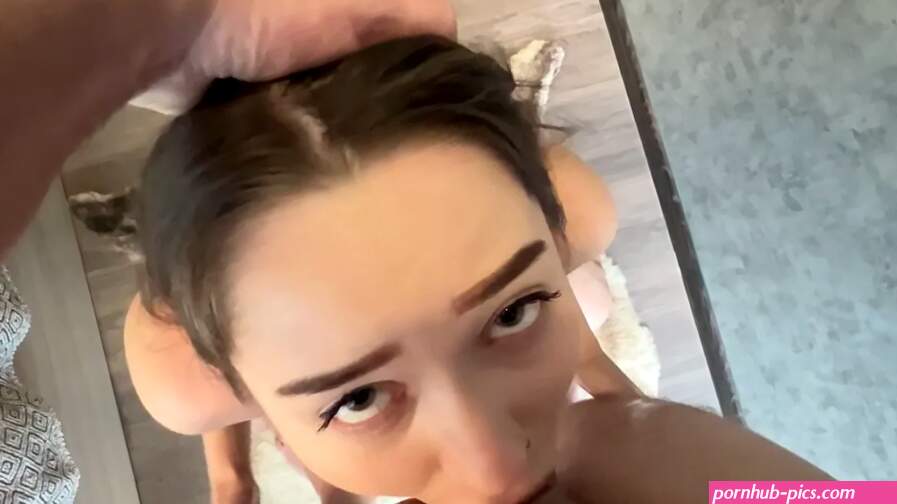 Helped with Her Broken Door Got a Deep Blowjob from My Naughty Neighbor Deep Blowjob POV Until I Ex