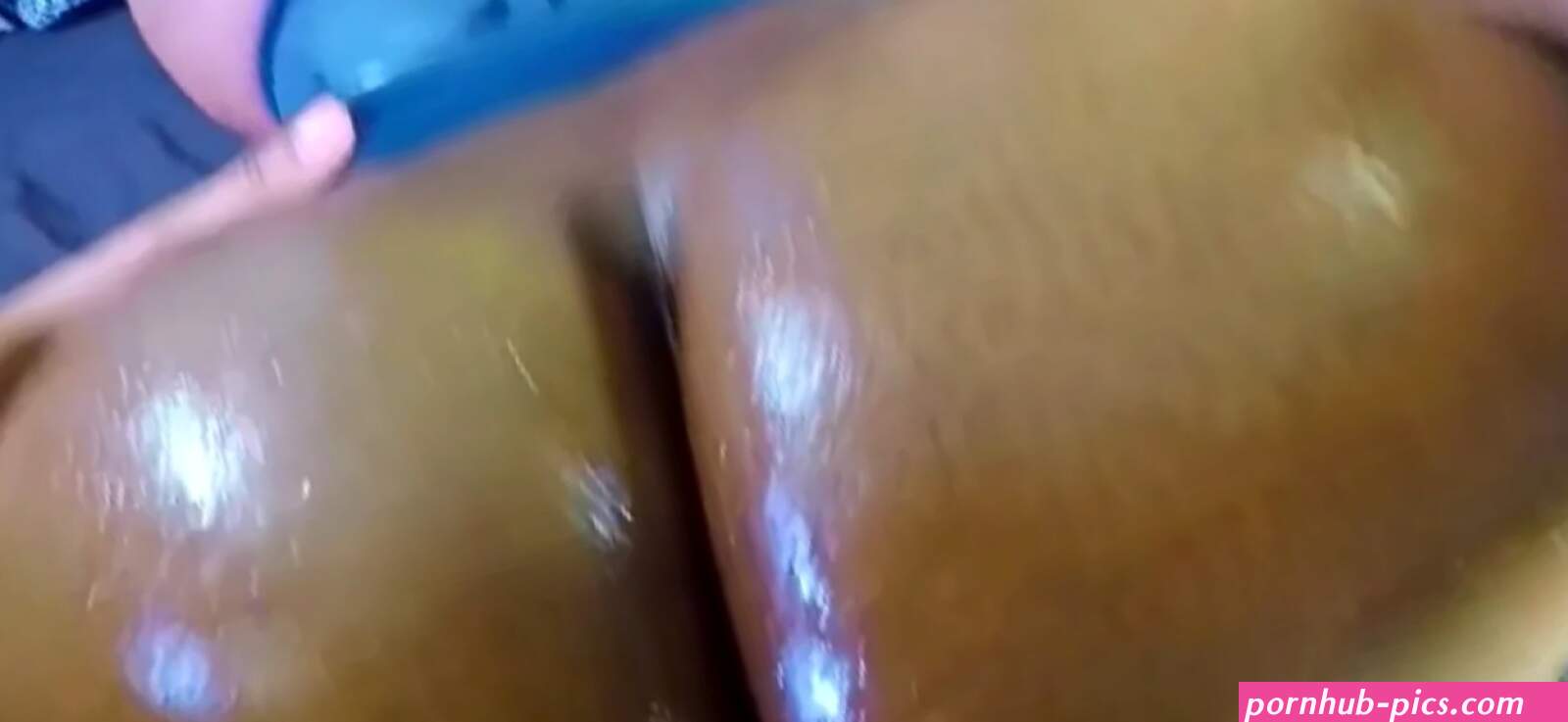 GLOSSY BIG BOOTY ANAL
