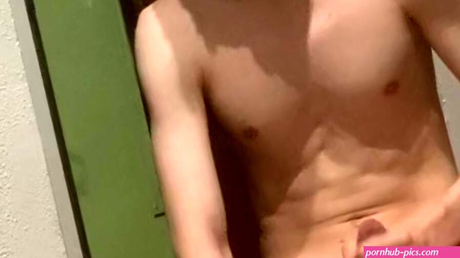 Masturbation with the front door open Porn Videos