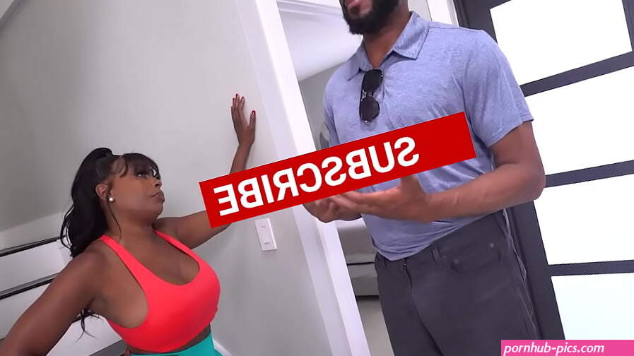 Black MILF pays her rent with her mouth and pussy
