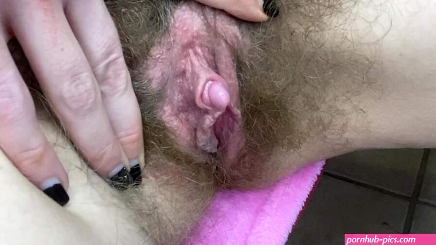Nasty Hairy Pussy Huge erected Clitoris wet close up masturbation