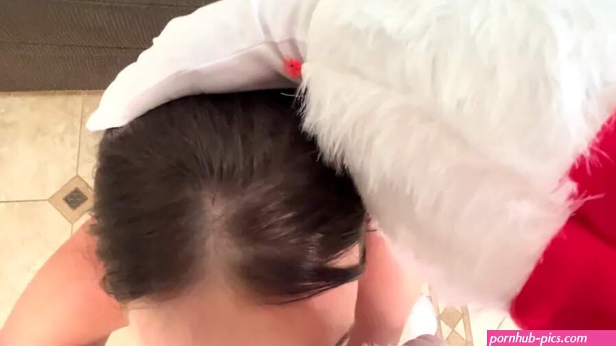 Hot Curvy MILF Gives Santa Claus a Nasty Wet Blowjob