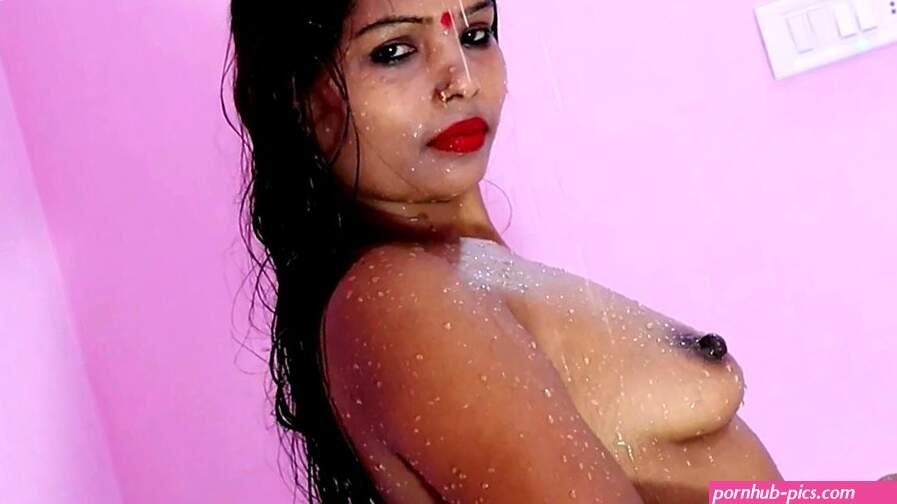 Saree Nude Solo