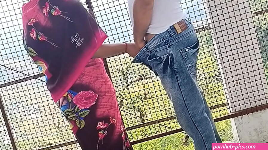 Hottest Indian Couple Sex at Outdoor