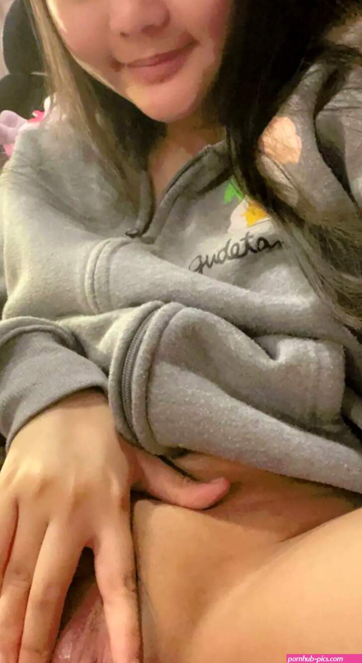 Happy Thanksgiving! Stuff my tiny pussy?