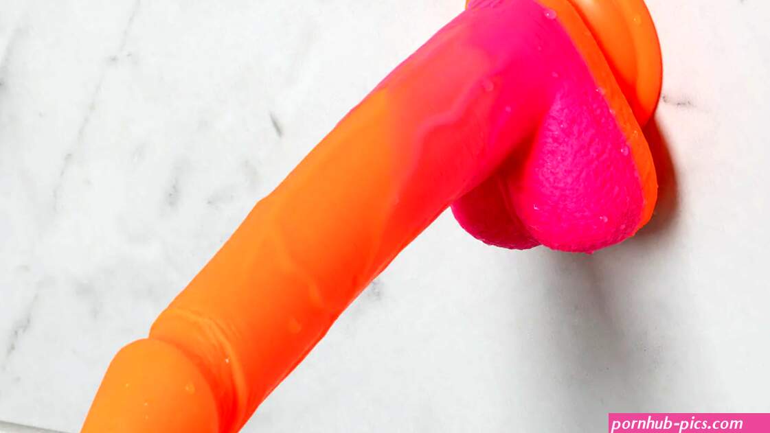 How to Use a Suction Cup Dildo