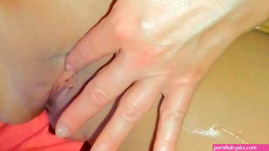 Said she didnt like anal but why is her pussy dripping wet down her leg??