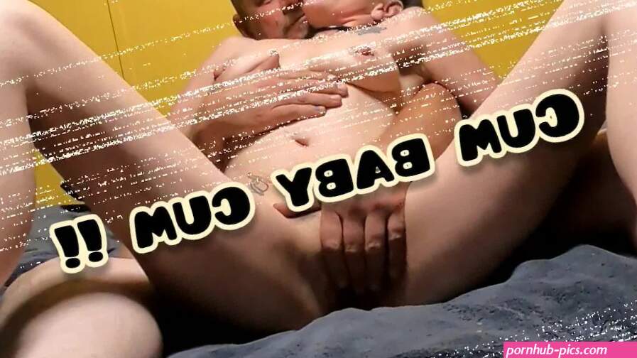 Hottest finger fuck youll ever see he makes her cum fast!
