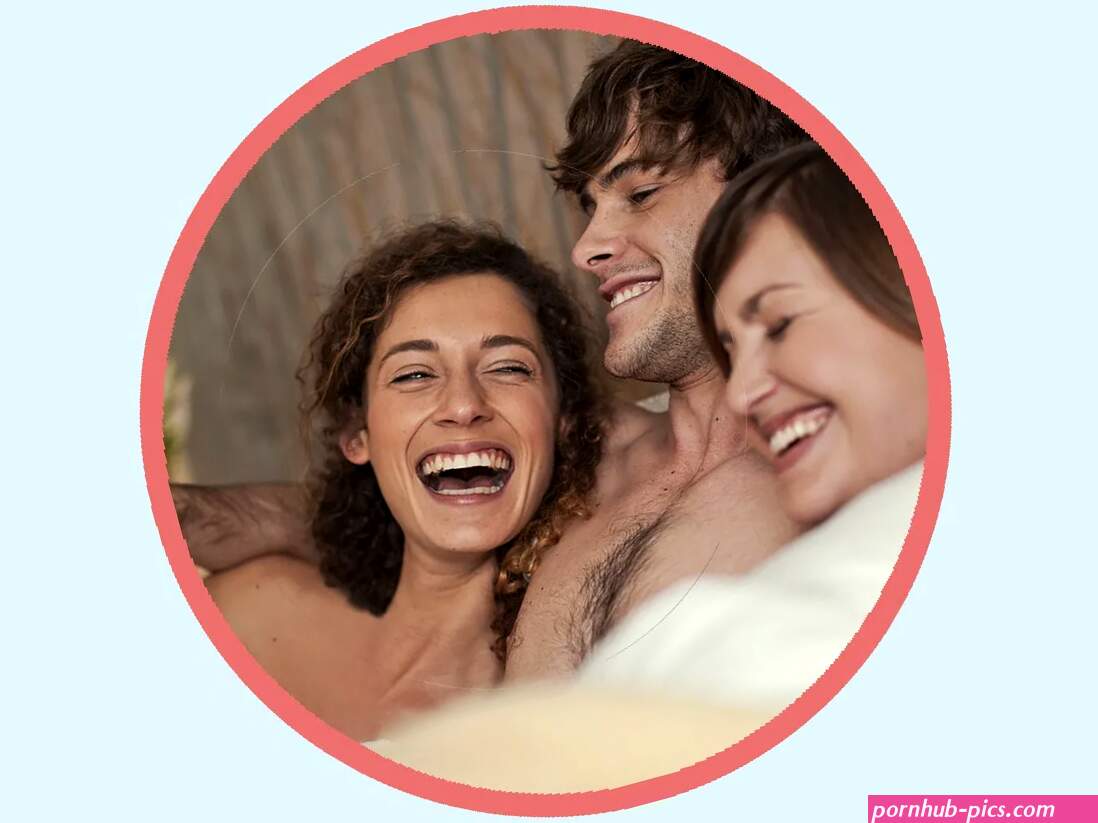 Having a Threesome? Here are the Best Sex Positions to Try Out