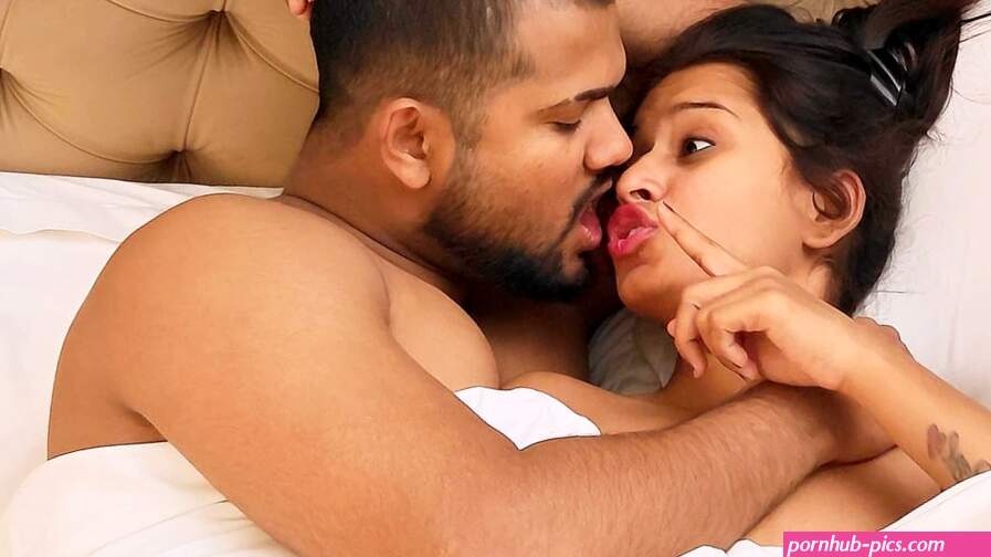 Indian College Student Ran Away from College and Had Sex with Her Boyfriend in a Hotel and Fucked Him Video Went Viral